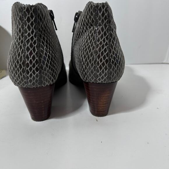 VIONIC Leather Booties Bromley Boots Zipper Ankle Taupe Gray Size 7 - Picture 3 of 15